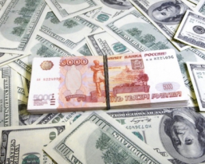 Російський рубль знову падає