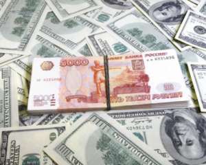 Російський рубль знову падає