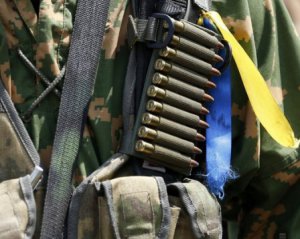 За добу на Донбасі загинув один український воїн, троє поранені