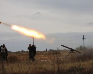 Бойовики продовжують обстрілювати українські позиції із мінометів, танків та артилерії — Прес-центр АТО