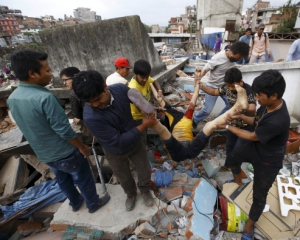 В результате землетрясения в Непале погибло больше 4500 человек