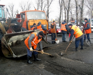 Мининфраструктуры призывает украинцев присматривать за ремонтом дорог