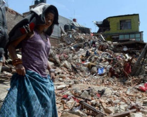 Число жертв землетрясения в Непале растет