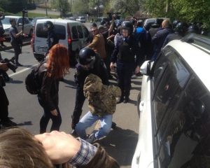 Милиция уже отпустила провокаторов в масках, задержанных возле музея ВОВ