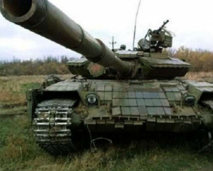 Російські регулярні війська обстріляли з танків Новотошківку