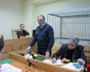 Суд еще на 2 месяца оставил Ефремова под стражей