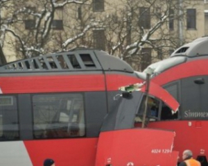 В Австрии лоб в лоб столкнулись пассажирские поезда: есть жертвы