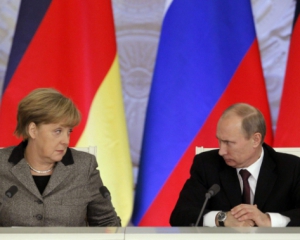 У Кремлі розповіли, про що Путін говоритиме з Меркель після параду