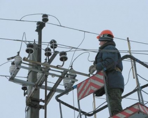 На западе Украины более 100 населенных пунктов остались без света