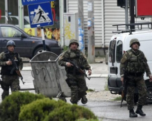 У Македонії тривають сутички поліцейських з невідомим озброєним загоном, є загиблі