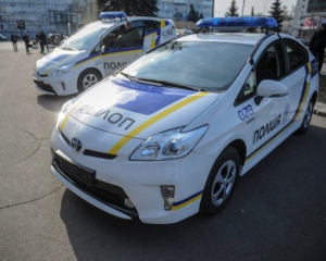 Українські правоохоронці отримали три сотні сучасних патрульних машин