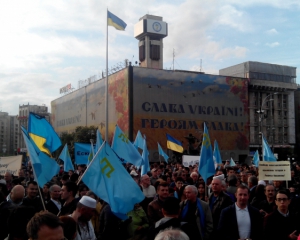 На Майдане проходит митинг-реквием, приуроченный к годовщине депортации крымских татар