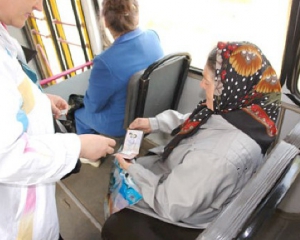 Кабмин сохранит бесплатный проезд для пенсионеров, чернобыльцев и инвалидов