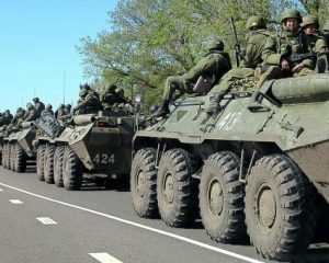 У Красний Луч під посиленою охороною пішла колона ворожої техніки