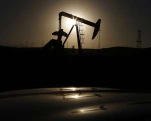 Нафта дорожчає після вчорашнього падіння