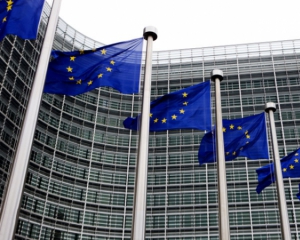 Брюссель готується зняти санкції з групи українських  політиків та чиновників