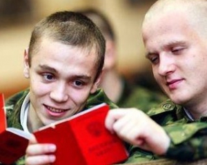 Російських студентів та офіцерів хочуть навчити боротися з &quot;кольоровими революціями&quot;