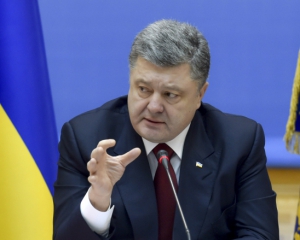 Порошенко хоче притягнути до відповідальності тих, хто допустив позаблоковий статус України