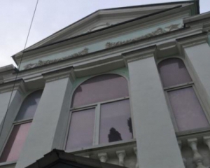 В Симферополе из здания Меджлиса сорвали крымскотатарский флаг