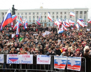 Кримчанам з російськими паспортами доведеться отримати спецдозвіл, щоб потрапити на материк