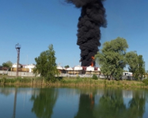 В МВД назвали вероятную причину пожара на нефтебазе под Киевом