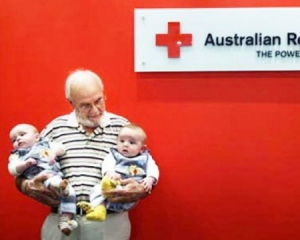 78-річний австралієць врятував життя 2-м мільйонам дітей
