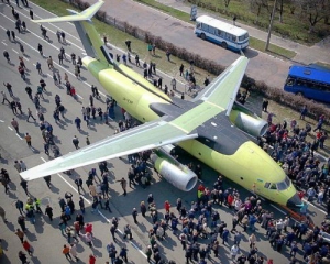 Український Ан-178 викликав великий інтерес на французькому авіасалоні