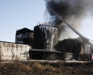 Вогонь на нафтобазі під Києвом нарешті загасили