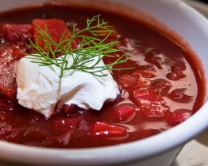 В Москве переименовали борщ в суп из корня свеклы, но забыли про укроп