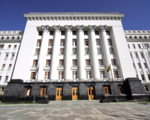 В АП пояснили подання Порошенка до КС з приводу звання Януковича