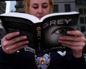 За 4 дні чоловічу версію "50 відтінків сірого" купили понад мільйон читачів