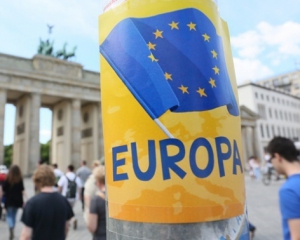Европа устала от кризиса в Украине - политолог