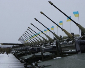 Україні не дають летальну зброю через російських агентів в армії — політолог