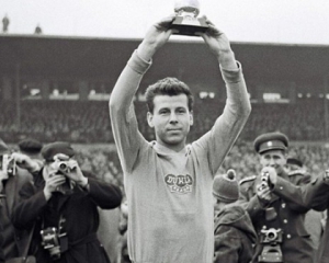 Умер обладатель "Золотого мяча" 1962