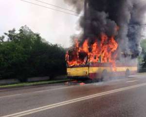 У Львові горить тролейбус