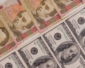 Євро в Україні офіційно подешевшав, а долар здорожчав на копійку