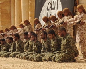 &quot;ИД&quot; опубликовали видео казни подростками 25-ти сирийских солдат