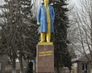 В Днепродзержинске планируют снести 23 советских памятника