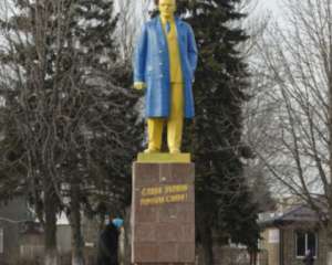 В Днепродзержинске планируют снести 23 советских памятника