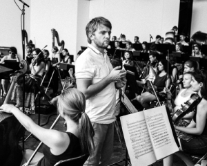 В Киеве выступит всемирно известный оркестр с украинским дирижером