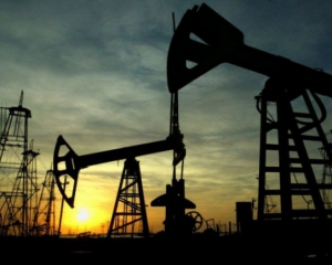 Нефть дорожает после вчерашнего обвала