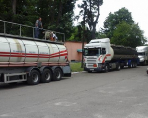 Армия получила первые 10 тысяч тонн &quot;топлива Курченко&quot;