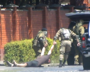 В сеть выложили полное видео начала стрельбы в Мукачево