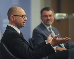 Яценюк в Chatham House: Відбитки пальців Путіна на Мінській угоді. Він зобов'язаний виконати її