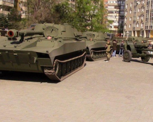 Донецк и пригород плотно &quot;заставлены&quot; военной техникой &quot;ДНР&quot;