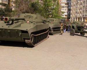 Донецьк та передмістя щільно &quot;заставлені&quot; військовою технікою &quot;ДНР&quot;