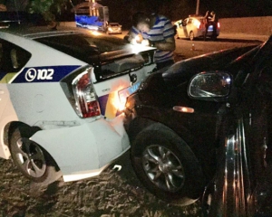 В следствие ночной погони за нарушителем разбито два полицейских автомобиля