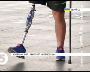 Австрійські реабілітологи допомагають звикнути українським військовим до протезів