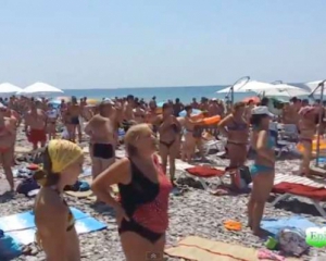 На пляже Сочи принудительно включают гимн России каждые 20 минут - СМИ