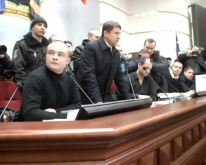 Милиционер, который сдавал Донецк сепаратистам, испугался угроз и уезжает из Киева